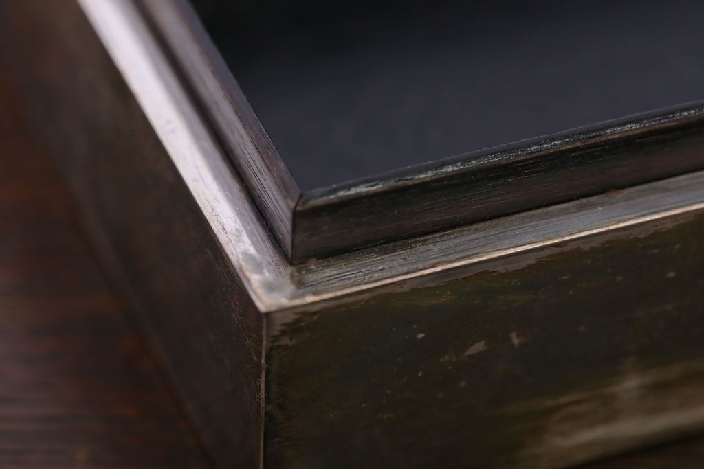 アンティーク雑貨　和製アンティーク　毛彫唐草文様　古い卓上シガレットケース(小物入れ・銀)