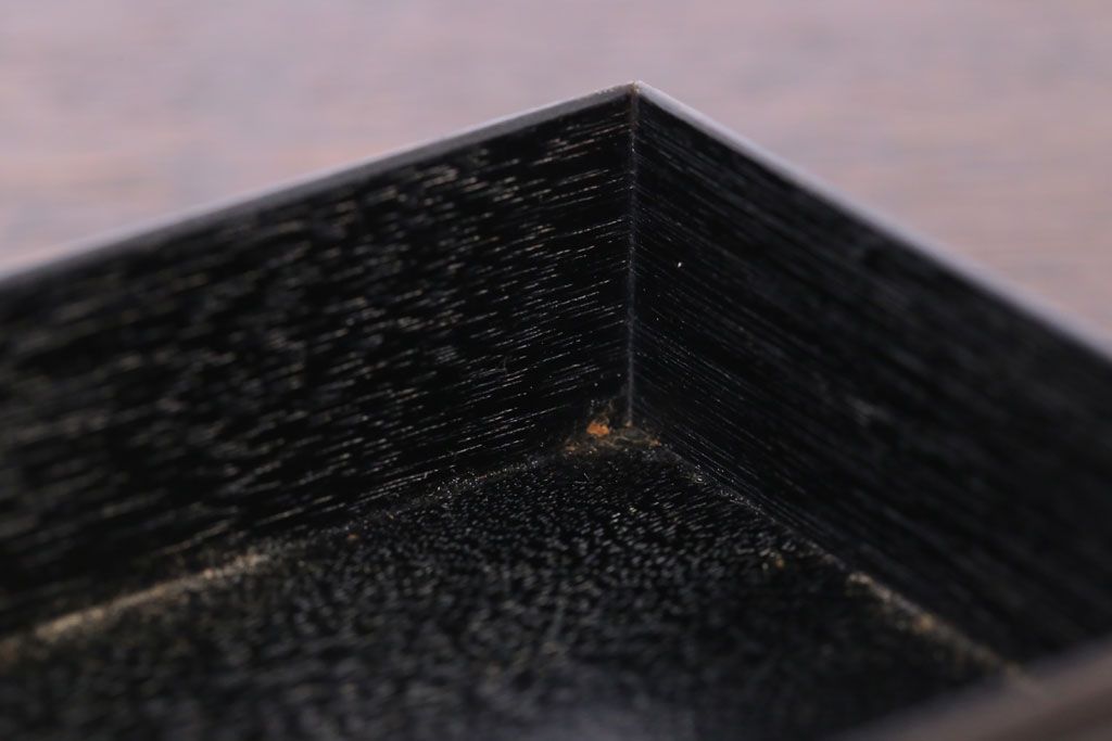 アンティーク雑貨　和製アンティーク　毛彫唐草文様　古い卓上シガレットケース(小物入れ・銀)