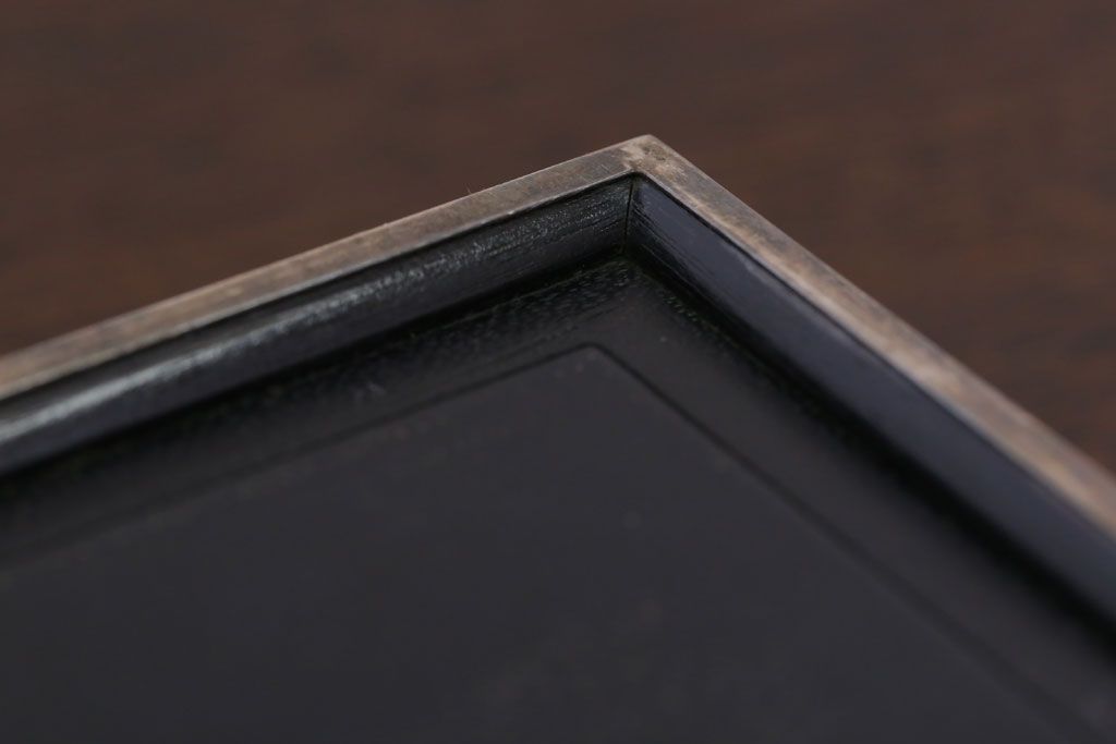 アンティーク雑貨　和製アンティーク　毛彫唐草文様　古い卓上シガレットケース(小物入れ・銀)