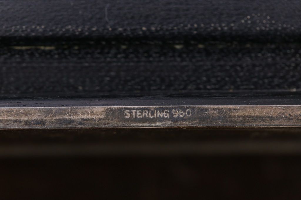 アンティーク雑貨　和製アンティーク　毛彫唐草文様　古い卓上シガレットケース(小物入れ・銀)