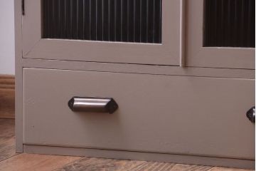 アンティーク家具　引き出し付き!モールガラス入りのおしゃれなペイント収納棚