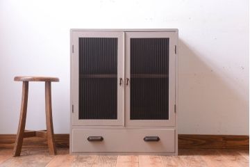 アンティーク家具　引き出し付き!モールガラス入りのおしゃれなペイント収納棚