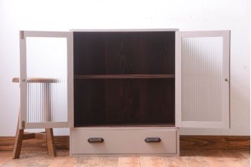 アンティーク家具　引き出し付き!モールガラス入りのおしゃれなペイント収納棚