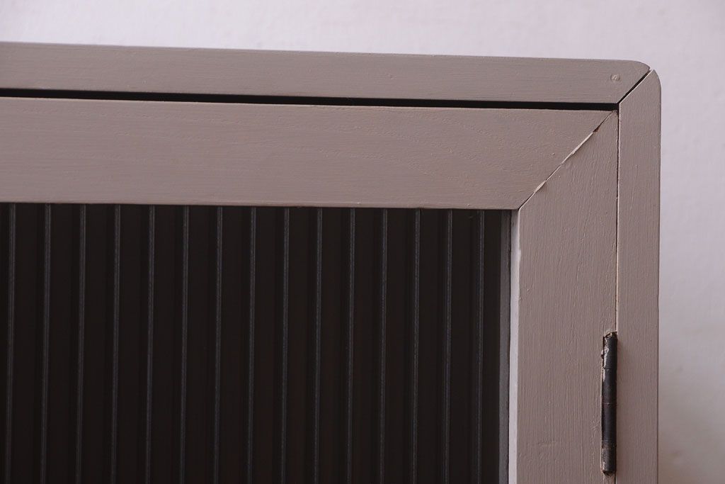 アンティーク家具　引き出し付き!モールガラス入りのおしゃれなペイント収納棚