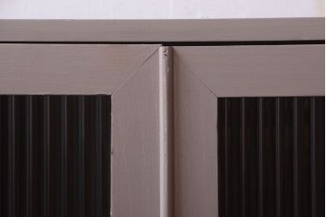 アンティーク家具　引き出し付き!モールガラス入りのおしゃれなペイント収納棚