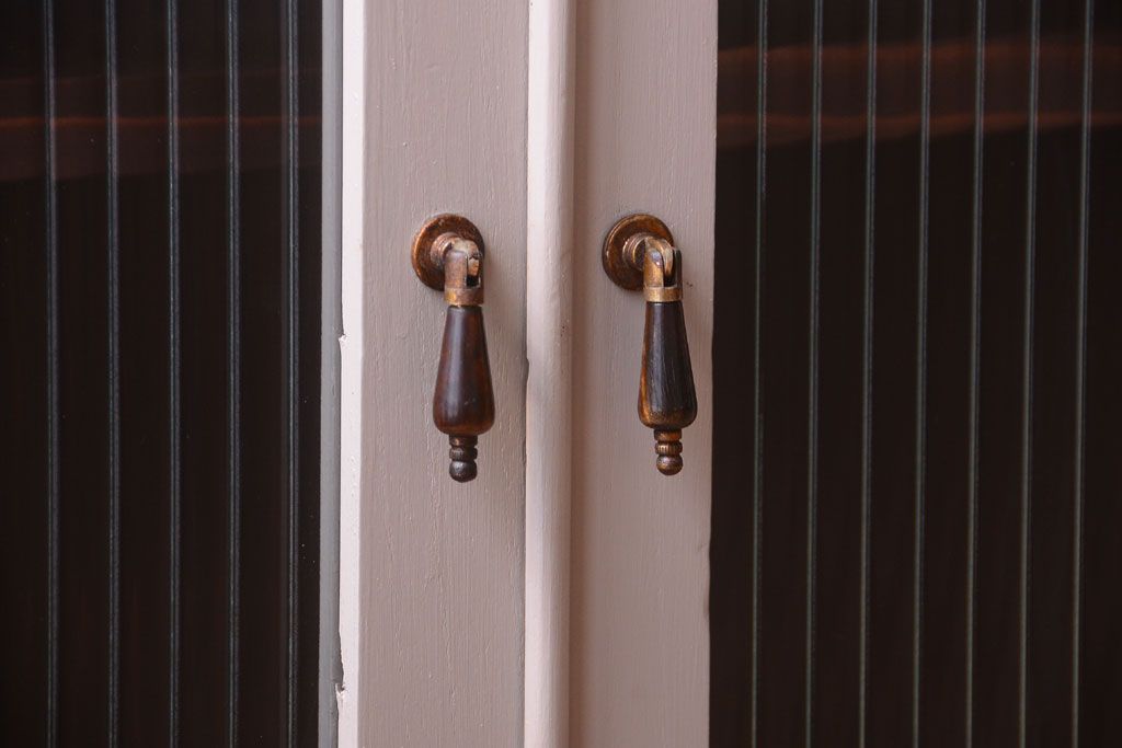 アンティーク家具　引き出し付き!モールガラス入りのおしゃれなペイント収納棚