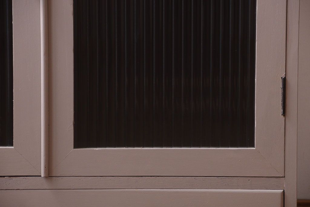 アンティーク家具　引き出し付き!モールガラス入りのおしゃれなペイント収納棚