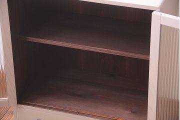 アンティーク家具　引き出し付き!モールガラス入りのおしゃれなペイント収納棚