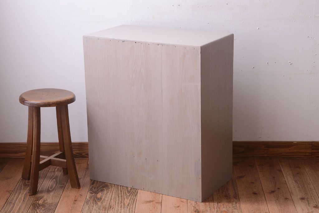 アンティーク家具　引き出し付き!モールガラス入りのおしゃれなペイント収納棚