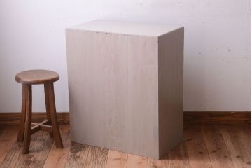 アンティーク家具　引き出し付き!モールガラス入りのおしゃれなペイント収納棚