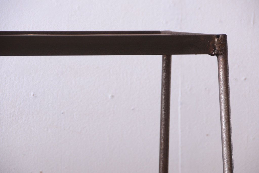 ラフジュ工房オリジナル アイアンフレームの台形ディスプレイラック