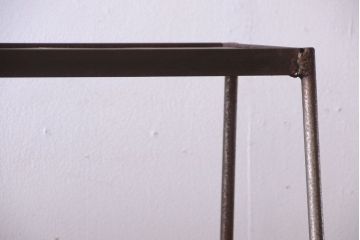 ラフジュ工房オリジナル アイアンフレームの台形ディスプレイラック