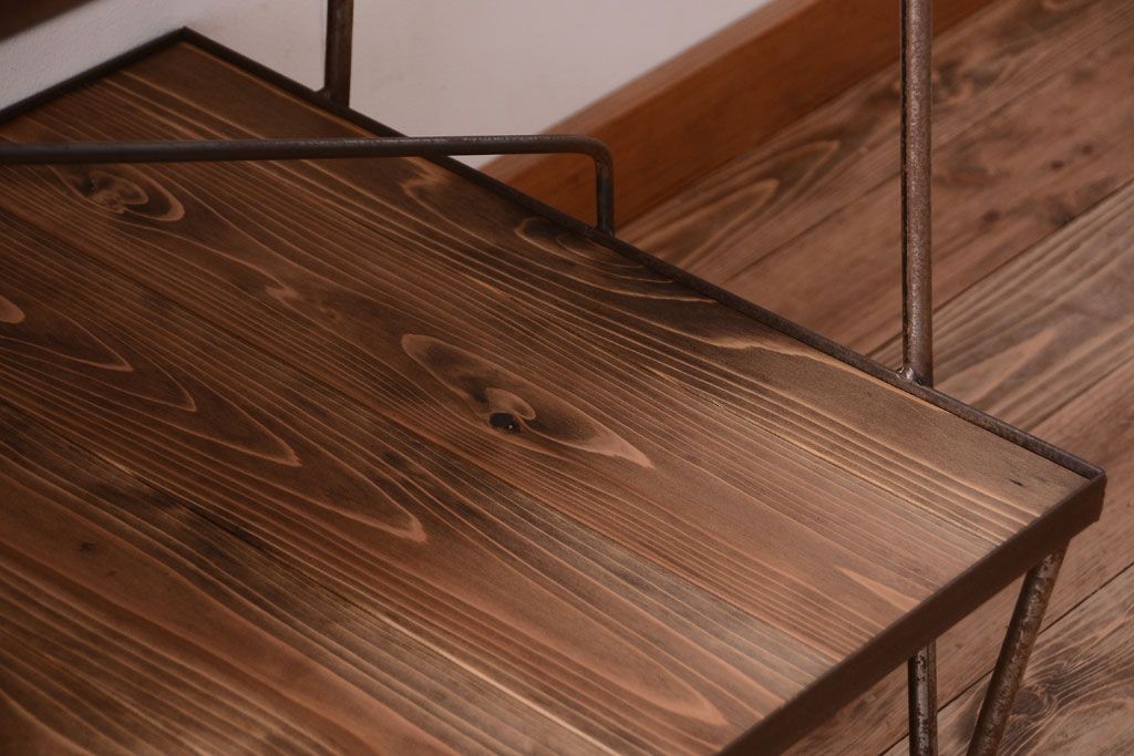 ラフジュ工房オリジナル アイアンフレームの台形ディスプレイラック