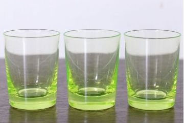 アンティーク雑貨　和製アンティーク　ウランガラスのコップ(5点セット)