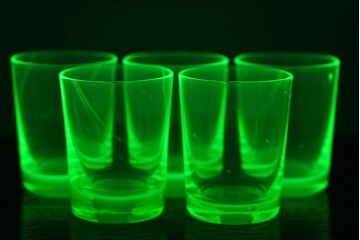 アンティーク雑貨　和製アンティーク　ウランガラスのコップ(5点セット)