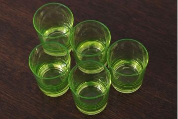 アンティーク雑貨　和製アンティーク　ウランガラスのコップ(5点セット)
