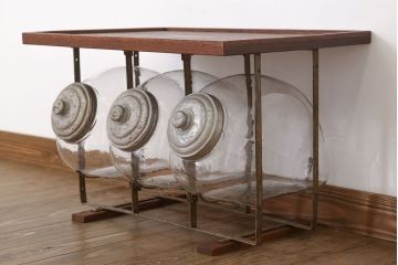 アンティーク雑貨　和製アンティーク　台付き!昭和レトロな3連ガラス瓶(猫瓶)