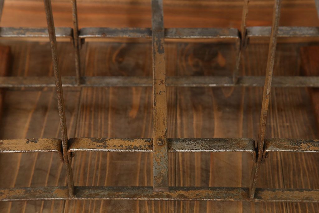 アンティーク雑貨　和製アンティーク　台付き!昭和レトロな3連ガラス瓶(猫瓶)