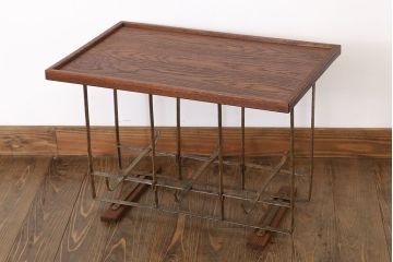 アンティーク雑貨　和製アンティーク　台付き!昭和レトロな3連ガラス瓶(猫瓶)