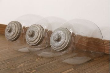 アンティーク雑貨　和製アンティーク　台付き!昭和レトロな3連ガラス瓶(猫瓶)