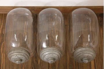 アンティーク雑貨　和製アンティーク　台付き!昭和レトロな3連ガラス瓶(猫瓶)