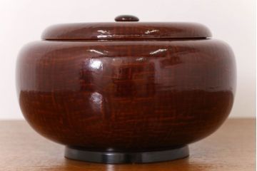 アンティーク雑貨　大正昭和期　古い木製の漆塗菓子鉢(大平)