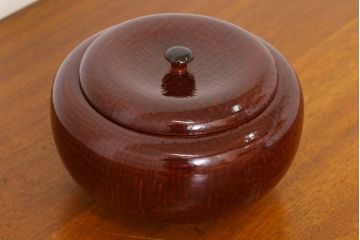 アンティーク雑貨　大正昭和期　古い木製の漆塗菓子鉢(大平)