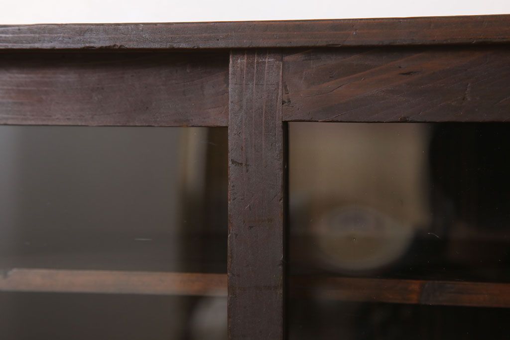 アンティーク家具　クリアガラス引き戸!古い木製の小さな収納棚