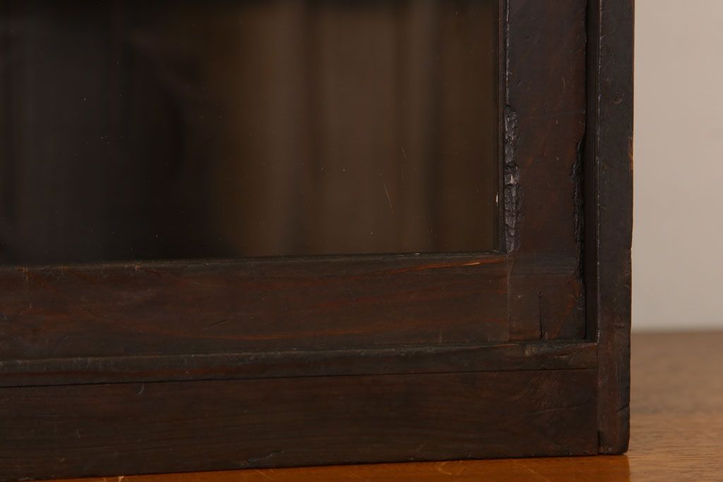 アンティーク家具　クリアガラス引き戸!古い木製の小さな収納棚