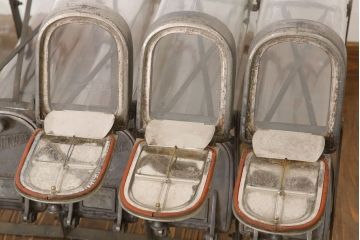 アンティーク雑貨　アンティーク　古い10連ガラス瓶　PERFECT-VESSEL