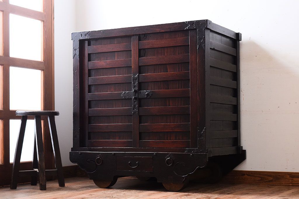 アンティーク家具　古民具・骨董　江戸期　凝った造りの米沢車箪笥