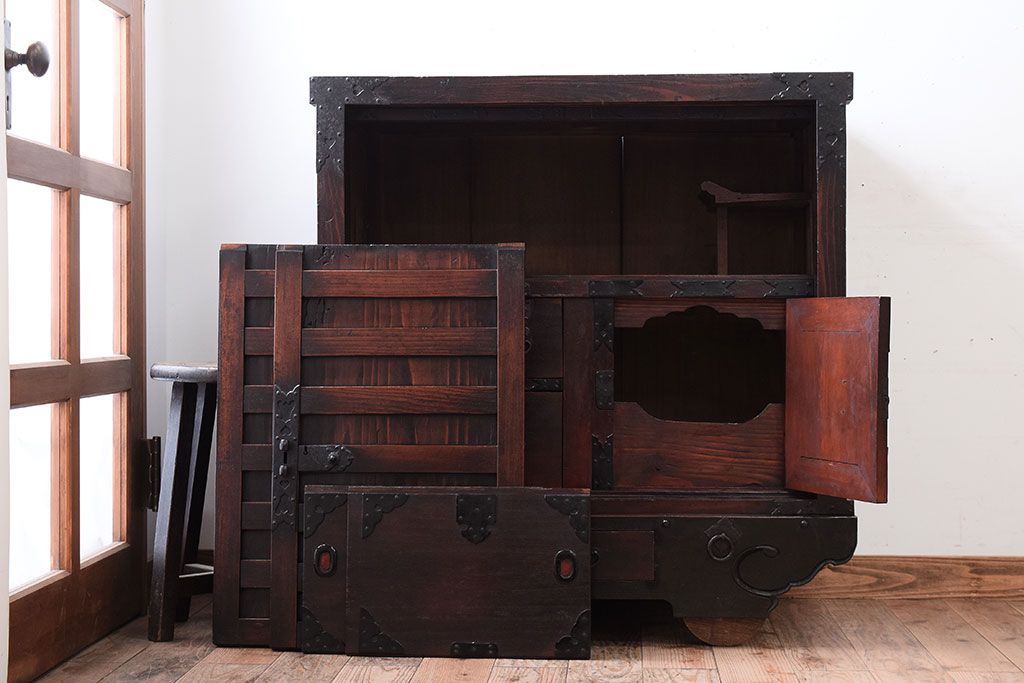 アンティーク家具　古民具・骨董　江戸期　凝った造りの米沢車箪笥