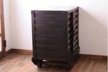 アンティーク家具　古民具・骨董　江戸期　凝った造りの米沢車箪笥