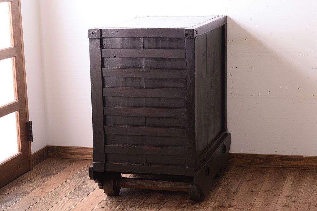 アンティーク家具　古民具・骨董　江戸期　凝った造りの米沢車箪笥