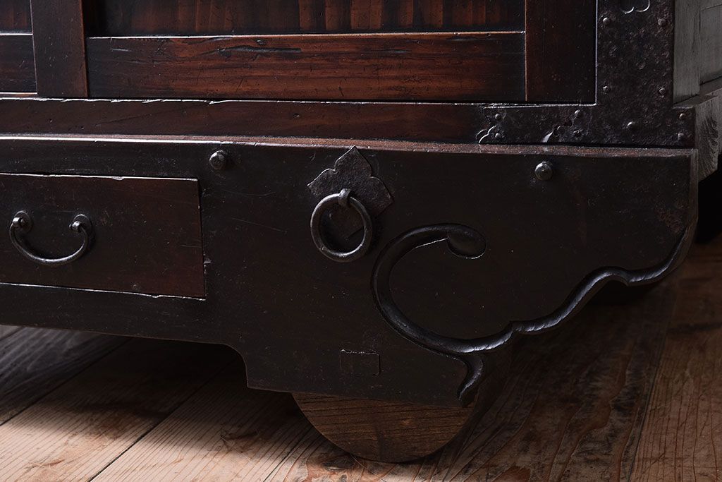 アンティーク家具　古民具・骨董　江戸期　凝った造りの米沢車箪笥