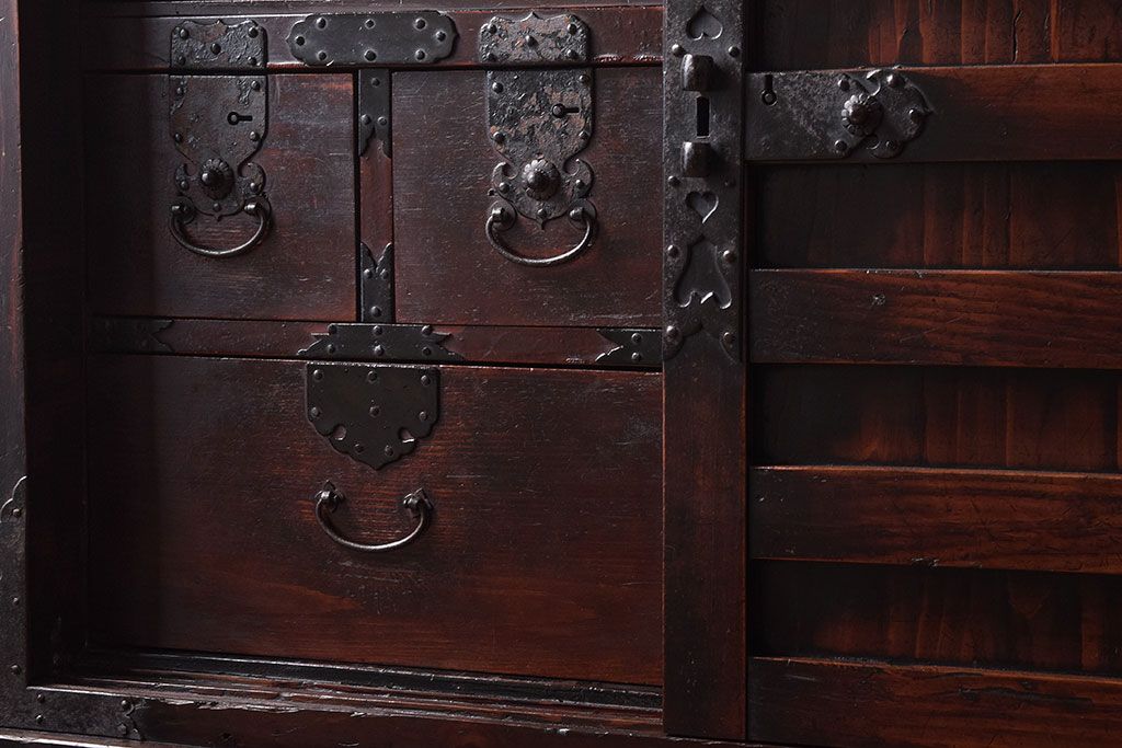 アンティーク家具　古民具・骨董　江戸期　凝った造りの米沢車箪笥