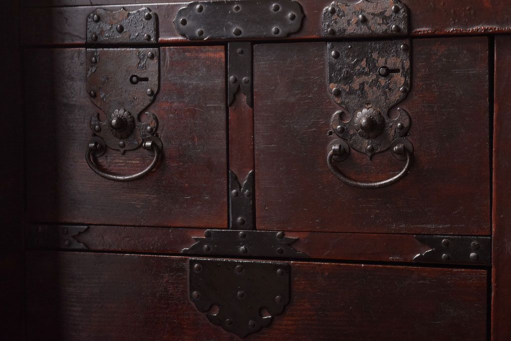 アンティーク家具　古民具・骨董　江戸期　凝った造りの米沢車箪笥