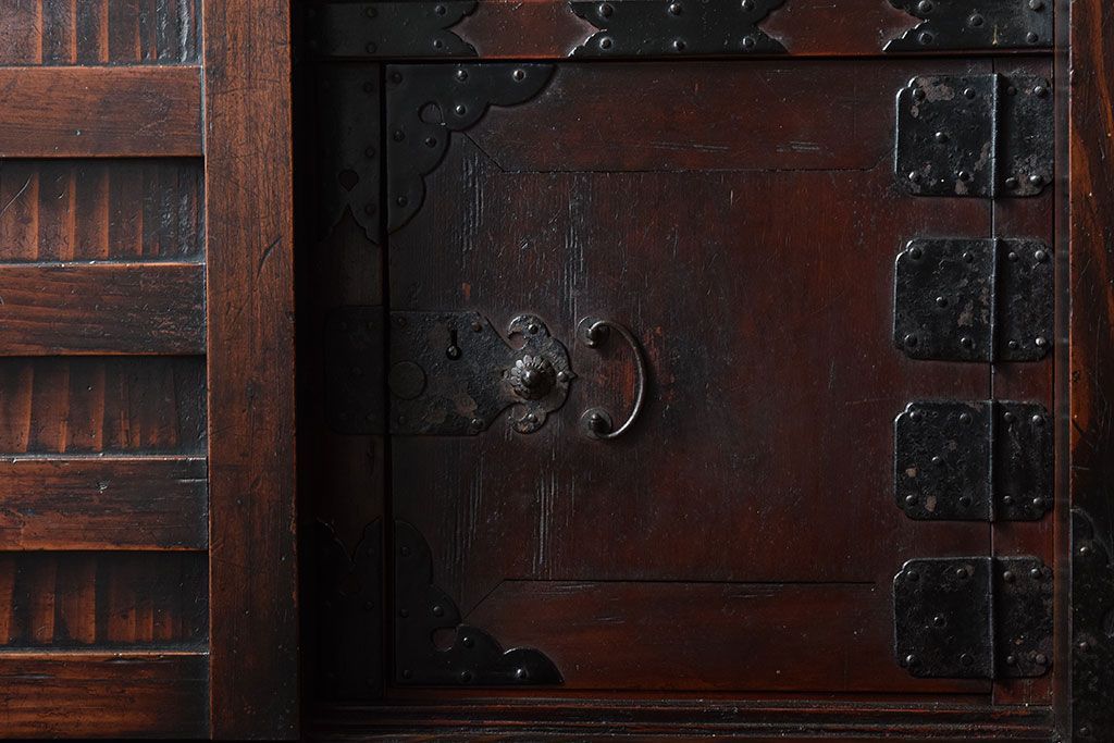 アンティーク家具　古民具・骨董　江戸期　凝った造りの米沢車箪笥