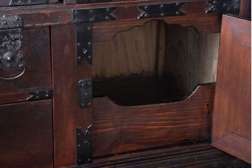 アンティーク家具　古民具・骨董　江戸期　凝った造りの米沢車箪笥