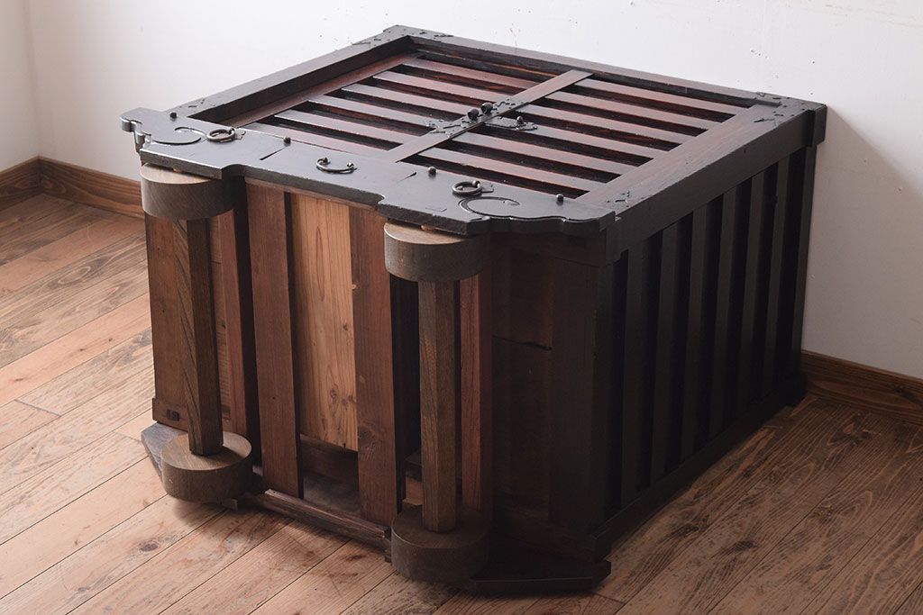 アンティーク家具　古民具・骨董　江戸期　凝った造りの米沢車箪笥