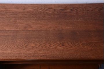 アンティーク家具　モールガラス入り!アンティークペイントの脚付きガラス戸棚