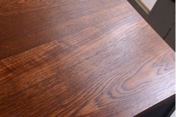 アンティーク家具　モールガラス入り!アンティークペイントの脚付きガラス戸棚