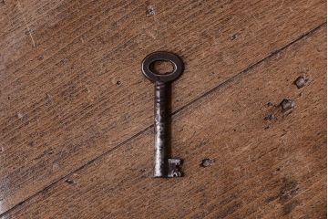 アンティーク家具　オーク材製　ステンドグラス入り!イギリスアンティークの上質なブックケース(本箱・戸棚)