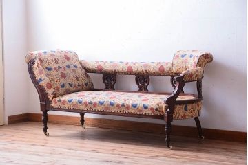 アンティーク家具　彫刻入り!豪華なイギリスアンティークのシェーズロング(ソファ)