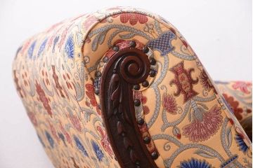 アンティーク家具　彫刻入り!豪華なイギリスアンティークのシェーズロング(ソファ)