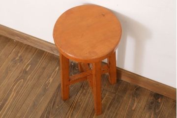 アンティーク家具　シンプルデザイン　アンティークの丸型スツール