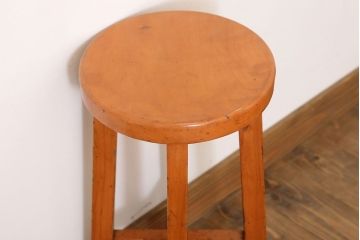 アンティーク家具　シンプルデザイン　アンティークの丸型スツール