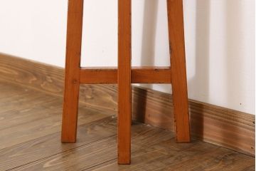 アンティーク家具　シンプルデザイン　アンティークの丸型スツール