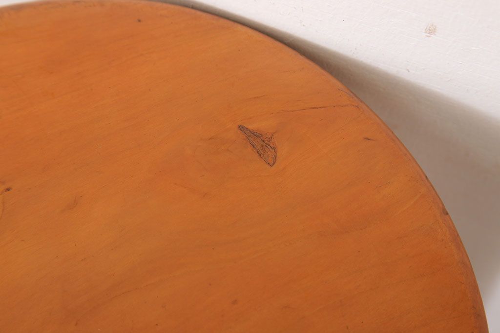 アンティーク家具　シンプルデザイン　アンティークの丸型スツール