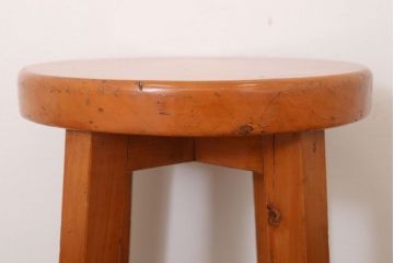 アンティーク家具　シンプルデザイン　アンティークの丸型スツール